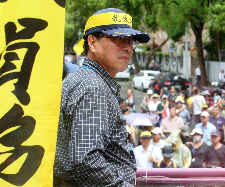 軍公教人員:蔡當局若一意孤行 520送蔡英文抗爭賀禮 軍公教人員:蔡當局若一意孤行 520送蔡英文抗爭賀禮