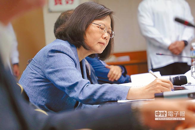 蔡英文稱已聽到民眾呼聲 遭諷:把民意當噪音 蔡英文稱已聽到民眾呼聲 遭諷:把民意當噪音