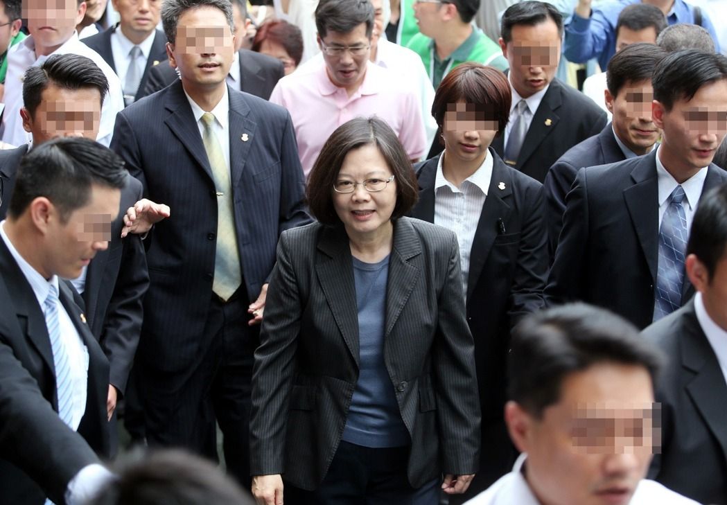 ��Ӣ���k���ҁy���� �ž�����ɫ�ǡ��ֱ�����������