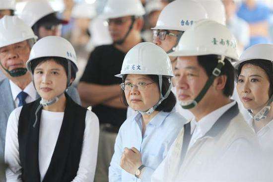 臺學者發起檢視“前瞻”聯署 8800億預算問題一籮筐 臺學者發起檢視“前瞻”聯署 8800億預算問題一籮筐