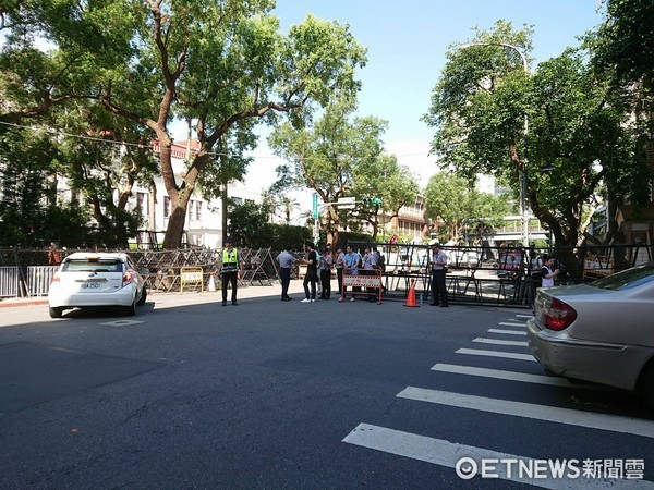 年金改革議案進(jìn)入表決戰(zhàn) 臺(tái)“立法院”內(nèi)外情勢緊繃 年金改革議案進(jìn)入表決戰(zhàn) 臺(tái)“立法院”內(nèi)外情勢緊繃