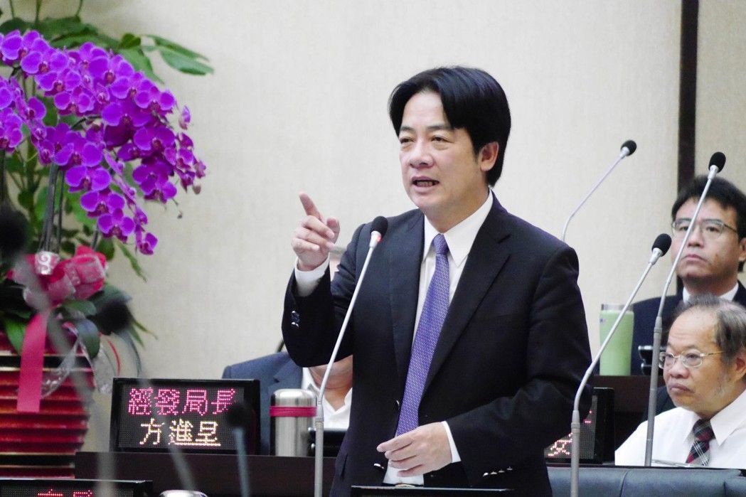 "親中"從賣臺(tái)變愛(ài)臺(tái) 羅智強(qiáng):民進(jìn)黨有超狂數(shù)學(xué)等式 "親中"從賣臺(tái)變愛(ài)臺(tái) 羅智強(qiáng):民進(jìn)黨有超狂數(shù)學(xué)等式