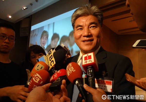 李鴻源被視為柯文哲連任最大挑戰 傳吳敦義贊成他參選 李鴻源被視為柯文哲連任最大挑戰 傳吳敦義贊成他參選