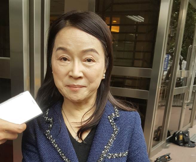 周玉蔻質(zhì)疑民調(diào)做假被炮轟:法院認(rèn)證的假新聞慣犯 周玉蔻質(zhì)疑民調(diào)做假被炮轟:法院認(rèn)證的假新聞慣犯