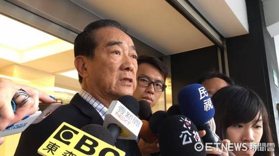 藍(lán)中常委酸親民黨"橘子變綠" 吁吳敦義找回失聯(lián)黨員 藍(lán)中常委酸親民黨"橘子變綠" 吁吳敦義找回失聯(lián)黨員