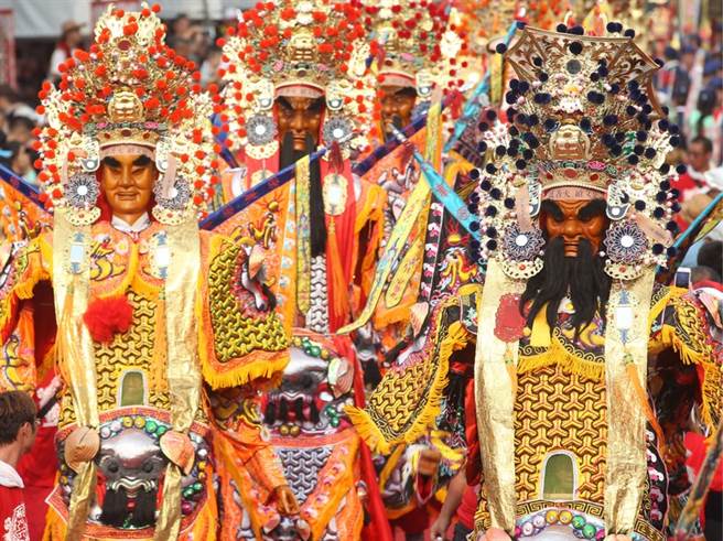 蔡當局爭議政策引“諸神之怒” 200宮廟10萬信眾抗議 蔡當局爭議政策引“諸神之怒” 200宮廟10萬信眾抗議