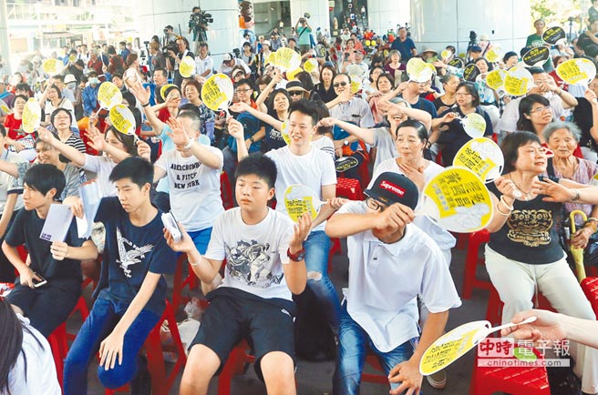 罷免黃國昌是否通過 臺(tái)“中選會(huì)”40天后公告 罷免黃國昌是否通過 臺(tái)“中選會(huì)”40天后公告