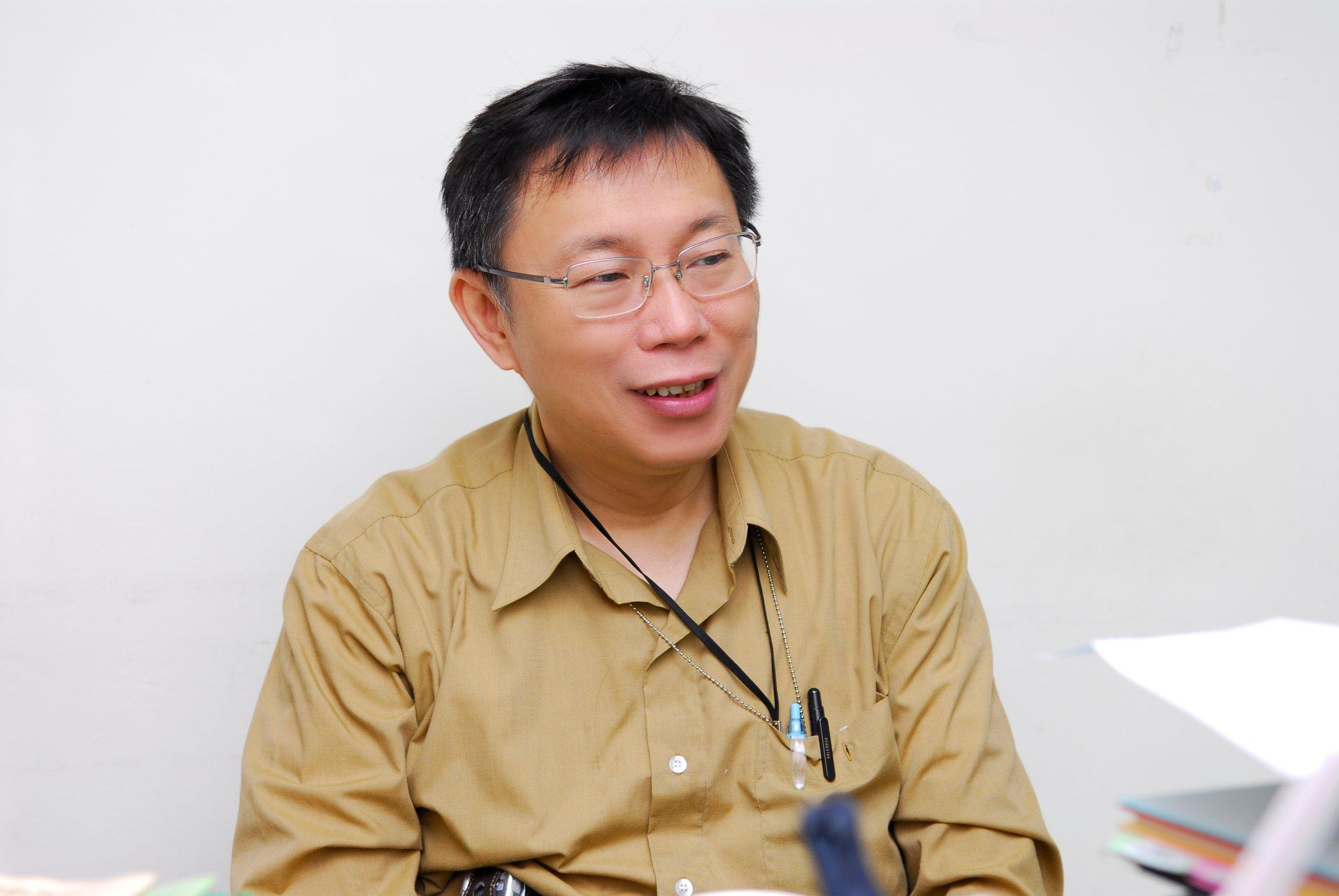 柯文哲諷國民黨像猴子 羅智強回擊:你是朝綠暮藍變色龍 柯文哲諷國民黨像猴子 羅智強回擊:你是朝綠暮藍變色龍