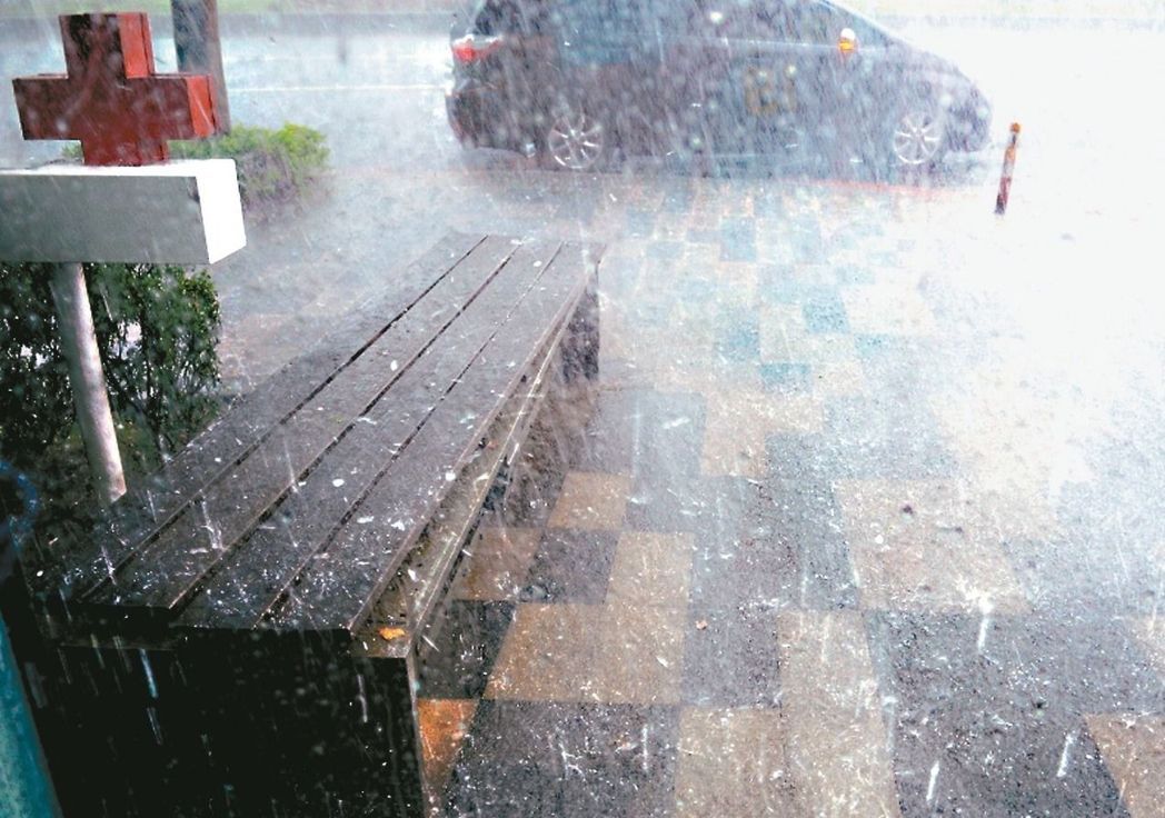 臺異象政治學:日暈叫蔡英文領導人 冰雹稱馬英九妖孽 臺異象政治學:日暈叫蔡英文領導人 冰雹稱馬英九妖孽