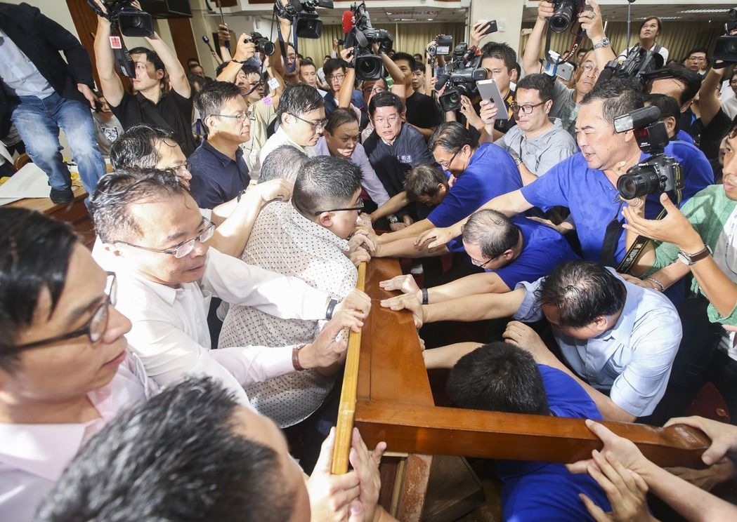 臺“五院”滿意度大調查 民眾最不滿意“立法院” 臺“五院”滿意度大調查 民眾最不滿意“立法院”