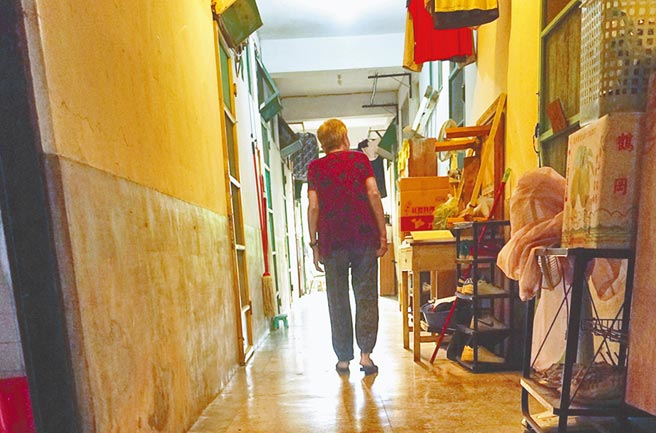 "綠委"窮追猛打 老兵辭世后年過七旬陸配被趕出宿舍 "綠委"窮追猛打 老兵辭世后年過七旬陸配被趕出宿舍