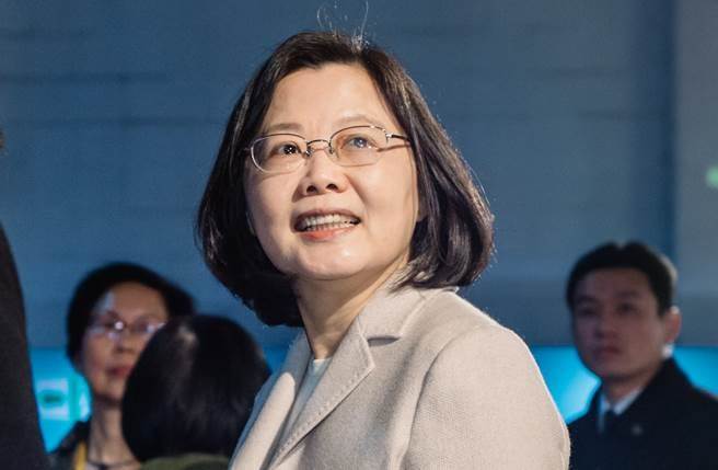 蔡英文上任后提升女性地位?民調(diào):近2成女性給打0分 蔡英文上任后提升女性地位?民調(diào):近2成女性給打0分