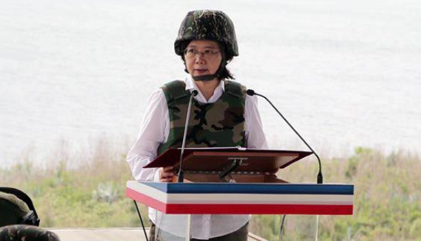 臺(tái)軍將領(lǐng)批蔡英文造潛艇是花大錢(qián)拿臺(tái)灣前途打水漂 臺(tái)軍將領(lǐng)批蔡英文造潛艇是花大錢(qián)拿臺(tái)灣前途打水漂