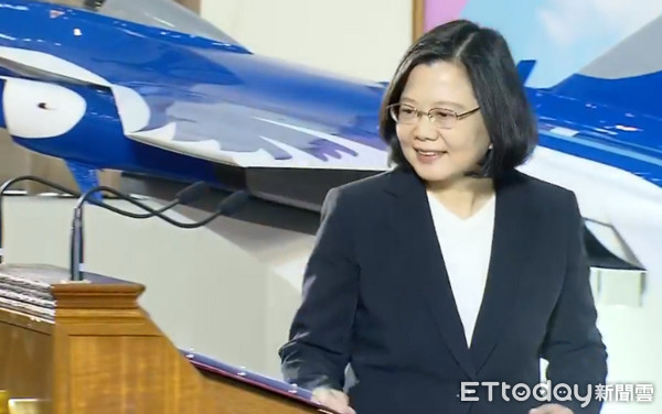 蔡英文稱兩岸不會走回威權(quán)老路 國民黨:比扁執(zhí)政還倒退 蔡英文稱兩岸不會走回威權(quán)老路 國民黨:比扁執(zhí)政還倒退