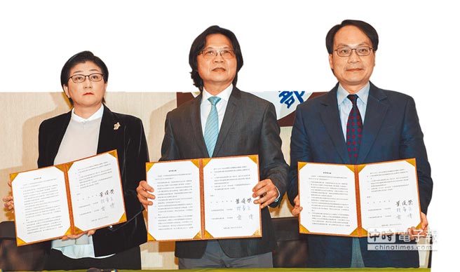 臺(tái)灣“婦聯(lián)會(huì)”捐9成資產(chǎn)共343億充公 半年內(nèi)解散 臺(tái)灣“婦聯(lián)會(huì)”捐9成資產(chǎn)共343億充公 半年內(nèi)解散