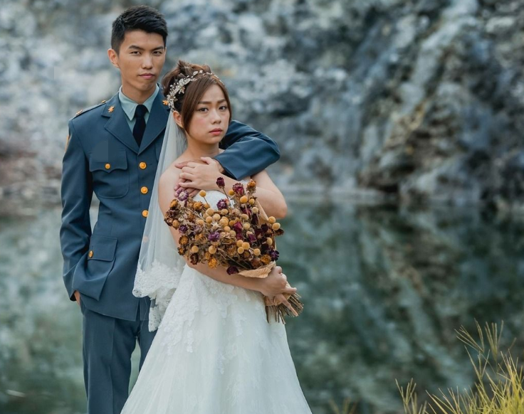 臺(tái)軍曬軍人婚紗照 網(wǎng)友酸:新娘表情像“被逼婚” 臺(tái)軍曬軍人婚紗照 網(wǎng)友酸:新娘表情像“被逼婚”