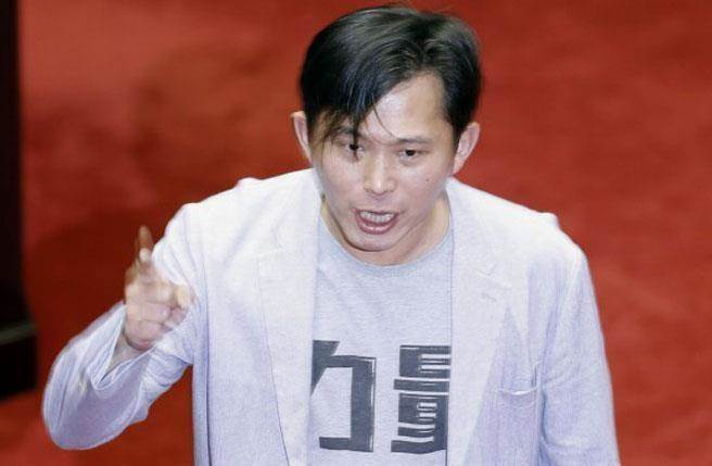 臺媒:背離民意成就自己 黃國昌必將玩火自焚 臺媒:背離民意成就自己 黃國昌必將玩火自焚