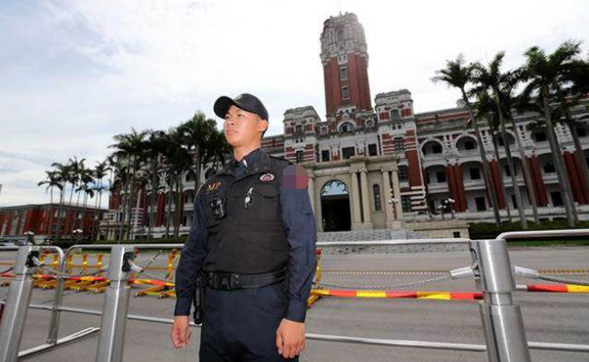 蔡辦設“景觀圍籬”被網友酸爆:怕就別當領導人 蔡辦設“景觀圍籬”被網友酸爆:怕就別當領導人