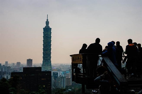 IMF�A(y��)���_(t��i)�����꽛(j��ng)��(j��)���L1.9% �ӡ�������С����֮β