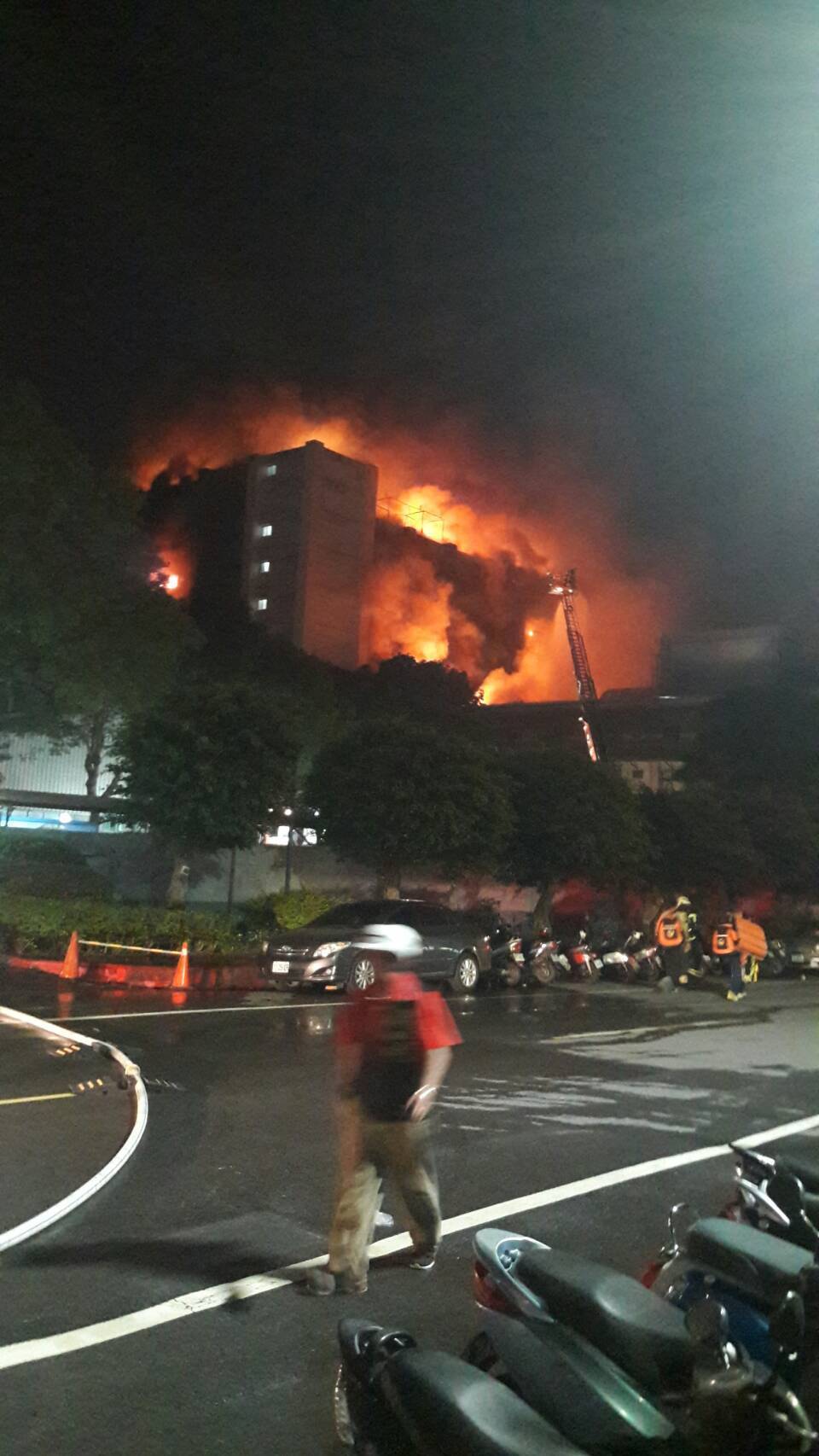 桃園電路板廠大火 7人遇難其中5位是消防員 桃園電路板廠大火 7人遇難其中5位是消防員