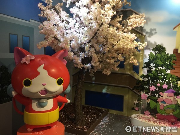 帶5歲兒子看保護級電影遭拒!拿鐵盤砸女售票員 帶5歲兒子看保護級電影遭拒!拿鐵盤砸女售票員