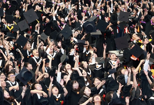 臺灣淪為亞洲人才“中繼站” 蔡英文執政一年臺青紛紛出走 臺灣淪為亞洲人才“中繼站” 蔡英文執政一年臺青紛紛出走