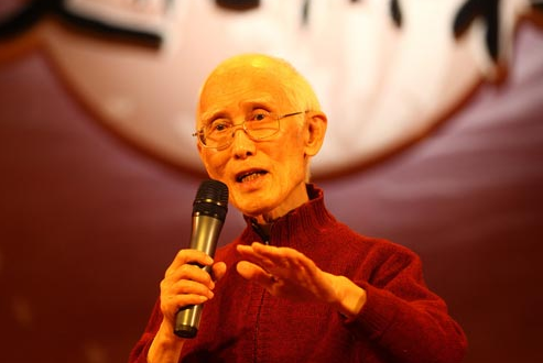 哀!臺(tái)灣大學(xué)生課審代表稱(chēng):余光中沒(méi)資格被稱(chēng)“文人” 哀!臺(tái)灣大學(xué)生課審代表稱(chēng):余光中沒(méi)資格被稱(chēng)“文人”