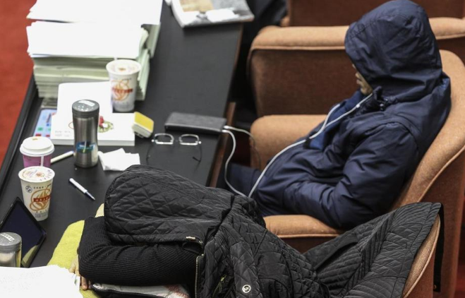 民進黨民代被爆開會看電影強勢嗆聲:不想聽國民黨念經 民進黨民代被爆開會看電影強勢嗆聲:不想聽國民黨念經