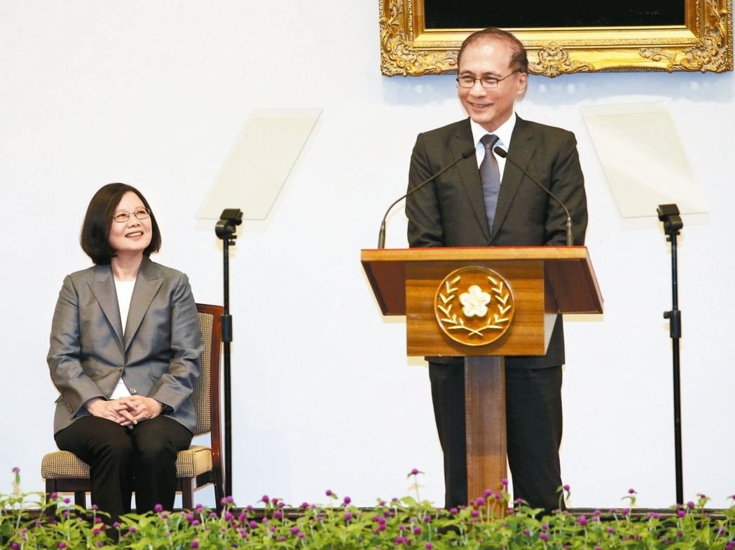 ����1������Ӣ�ı����N��,"��偂b"��ȫ����K����