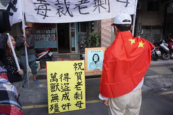 ���M�h�Gɫ�ֲ�����Թ ��Ӣ�������y"��"�����p��A��