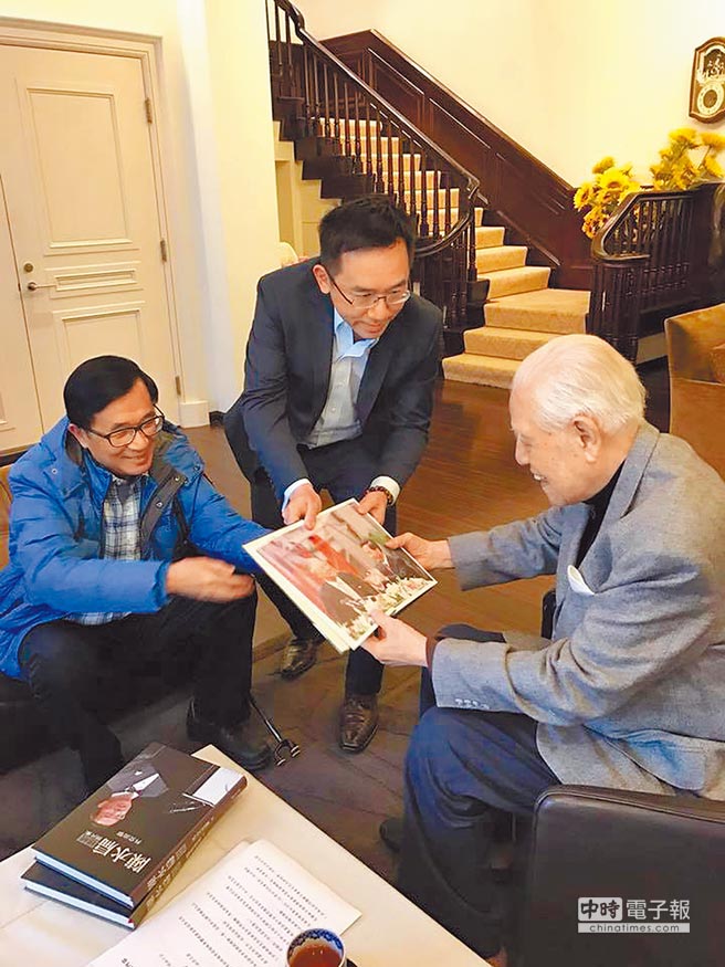 陳水扁李登輝時(shí)隔12年高調(diào)“破冰” 蔡英文尷尬了嗎? 陳水扁李登輝時(shí)隔12年高調(diào)“破冰” 蔡英文尷尬了嗎?