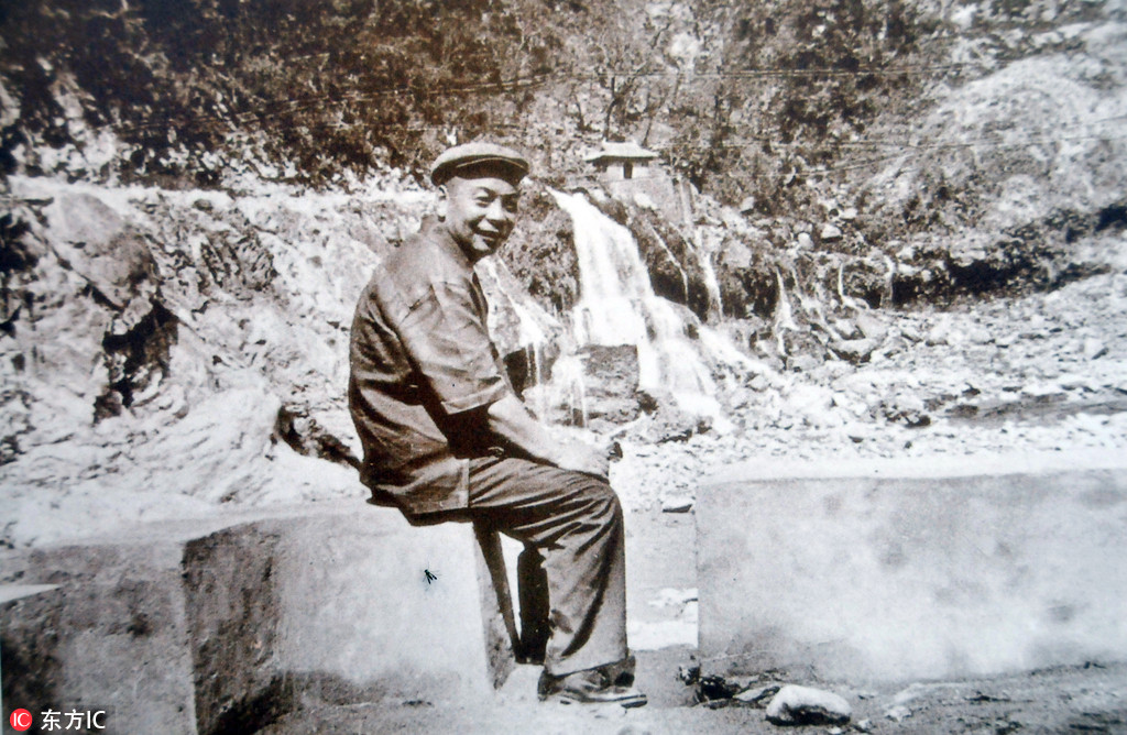 蔣經國逝世30年民眾仍感念 蔡英文上任1年多抗議躲不完 蔣經國逝世30年民眾仍感念 蔡英文上任1年多抗議躲不完