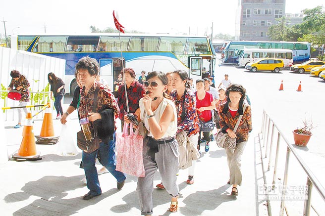 4月赴臺(tái)大陸游客減少7千人 臺(tái)灣少賺近4億 4月赴臺(tái)大陸游客減少7千人 臺(tái)灣少賺近4億