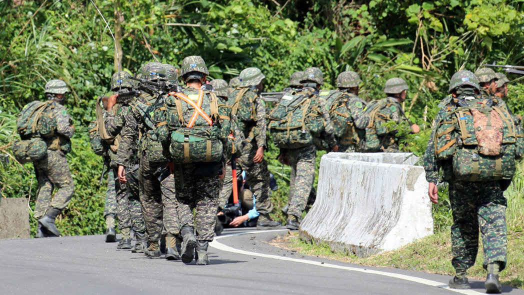 臺防務部門稱2018年起不再征義務役 臺防務部門稱2018年起不再征義務役
