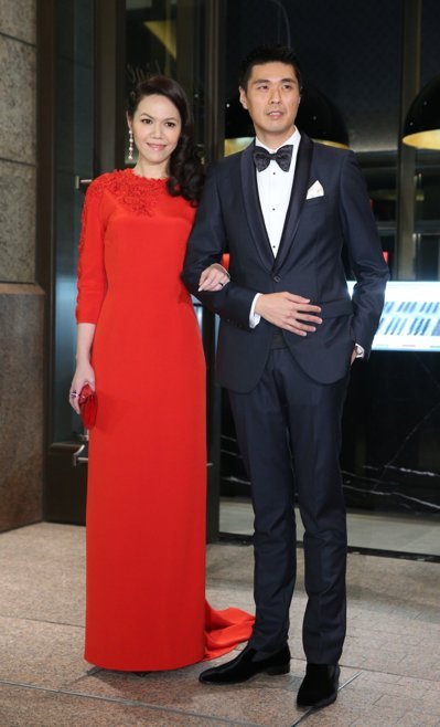 李登輝孫女出嫁現(xiàn)場遭臺海軍退伍軍人鬧場 李登輝孫女出嫁現(xiàn)場遭臺海軍退伍軍人鬧場