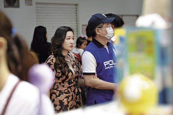 藍(lán)營戰(zhàn)神蔡正元告別政壇 娶小19歲馬尾妹63歲再當(dāng)奶爸 藍(lán)營戰(zhàn)神蔡正元告別政壇 娶小19歲馬尾妹63歲再當(dāng)奶爸