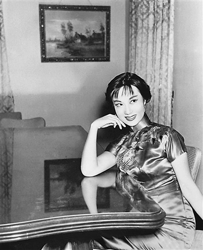 ���oɽ�zӰչ���_չ��50�����δʾ�˵�Ф����Ʒ