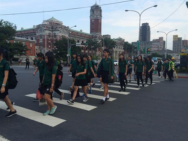 �_(t��i)��У��������ׂ�(g��)�_�W(xu��)�� ��һŮ�ж���