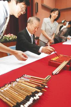 2010���_�����տ��ɡ���ԇί�T�L�����\�؞鿼���c�񣬓�(j��)�f�c���õ���ɰë�P�����(zh��n)а����T���I��һ��ë�P�����\��ʹ�ã��º�Ɏ������档�DƬ��Դ���_����(li��n)�ψ�