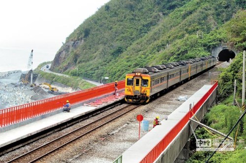 臺(tái)鐵多良站欄桿重漆經(jīng)典紅色最美小站回來(lái)了(圖)