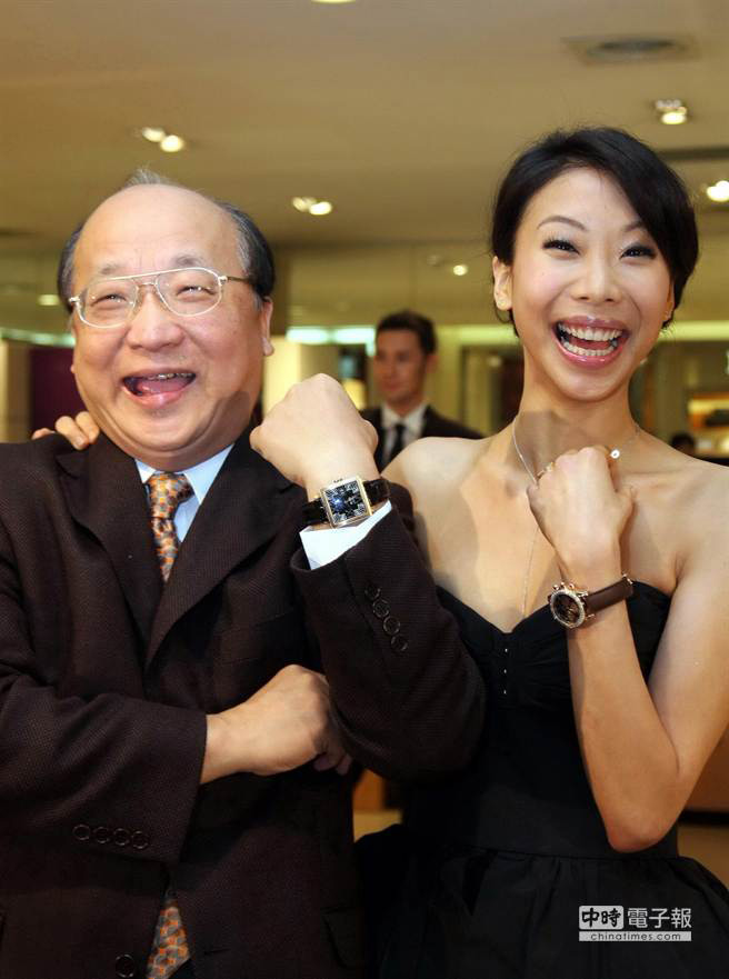 臺中市長胡志強和胡婷婷父女情深 臺中市長胡志強和胡婷婷父女情深