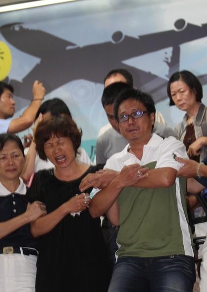 澎湖空難家屬說:“兒子很孝順,他不會有事!”