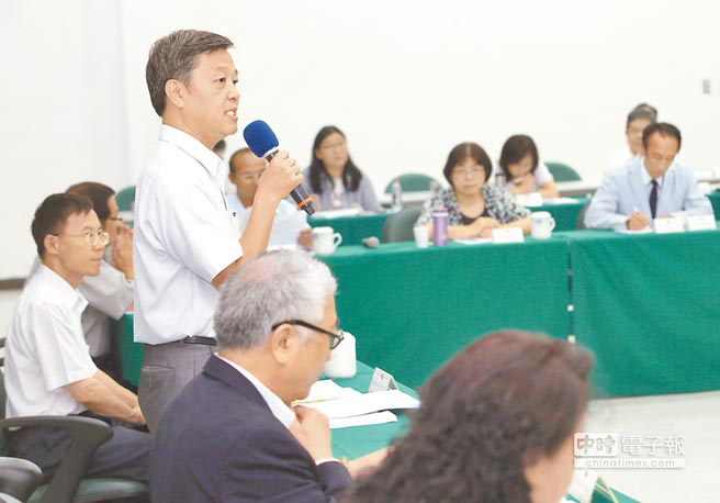 臺灣“勞動(dòng)部”25日召開基本工資審議委員會,由“部長”陳雄文主持,但在資方缺席抵制下草草結(jié)束 臺灣“勞動(dòng)部”25日召開基本工資審議委員會,由“部長”陳雄文主持,但在資方缺席抵制下草草結(jié)束