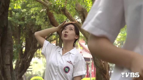 團隊拍攝臺灣高校女生制服年鑒記錄萌俏麗(圖)