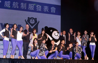 臺(tái)灣首家廉價(jià)航空打破傳統(tǒng)空姐穿長(zhǎng)褲、平底鞋(圖) 臺(tái)灣首家廉價(jià)航空打破傳統(tǒng)空姐穿長(zhǎng)褲、平底鞋(圖)