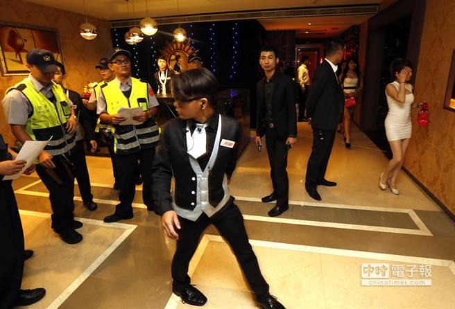 臺(tái)北殺警案引發(fā)掃黑潮 警方黃金時(shí)段臨檢 臺(tái)北殺警案引發(fā)掃黑潮 警方黃金時(shí)段臨檢