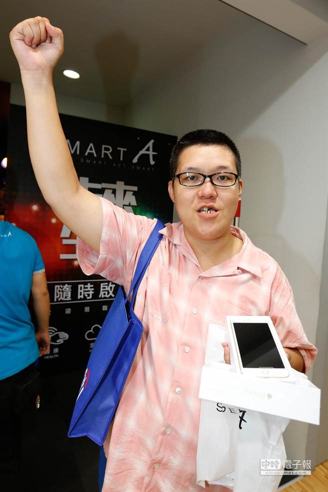 ����������30��С�r�ŵ���1λ��չʾiPhone 6 plus���ߺ��������ǯ���ģ�����