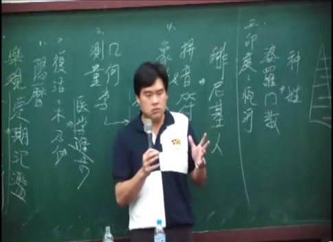 高雄補(bǔ)習(xí)班歷史老師呂捷喜歡搞笑 高雄補(bǔ)習(xí)班歷史老師呂捷喜歡搞笑