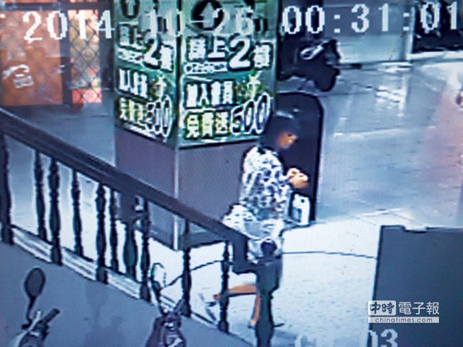 �Θ����O䛮����@ʾ����Ů�Ǻ󣬼s30�룬����ˇ�����غ���r���S�У�����β�S�Ѓ�