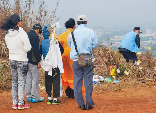 死者曾美蘭家屬13日下午赴乳姑山區招魂 死者曾美蘭家屬13日下午赴乳姑山區招魂